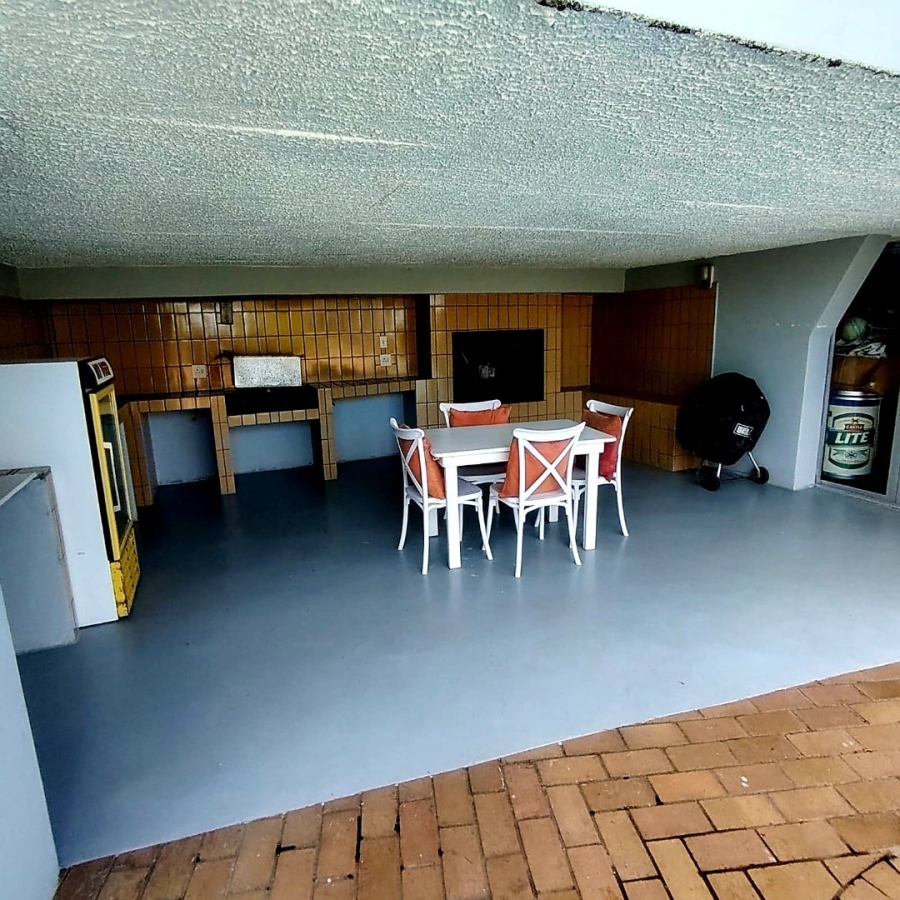 5 Bedroom Property for Sale in Beacon Bay Eastern Cape